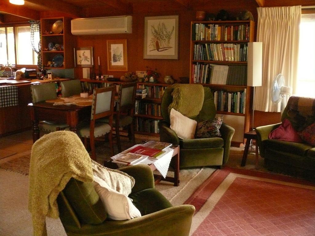 The Burrow At Wombat Bend Villa Dixons Creek Room photo